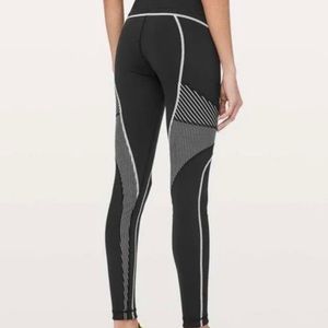 lululemon 28in luxtreme leggings with white abstract detail